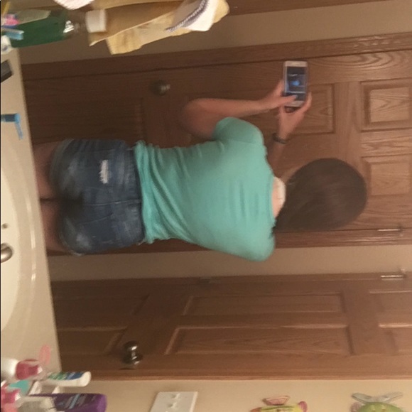 Hollister T-shirt - Picture 2 of 6